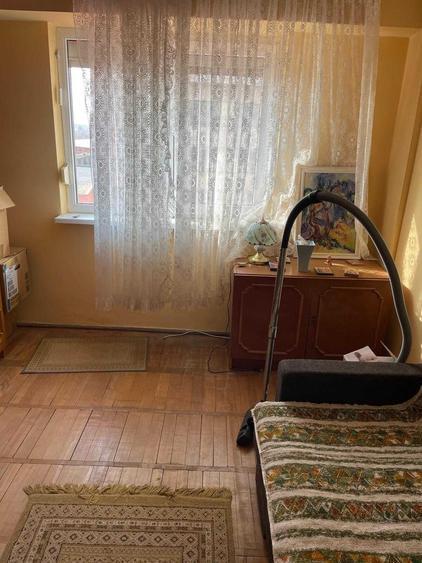 Apartament cu 3 camere semidecomandat în Exterior Vest