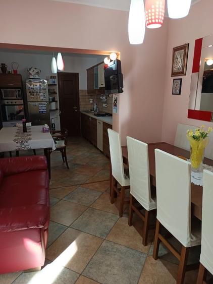 Casă individuală cu 5 camere cu Canalizare în Albert