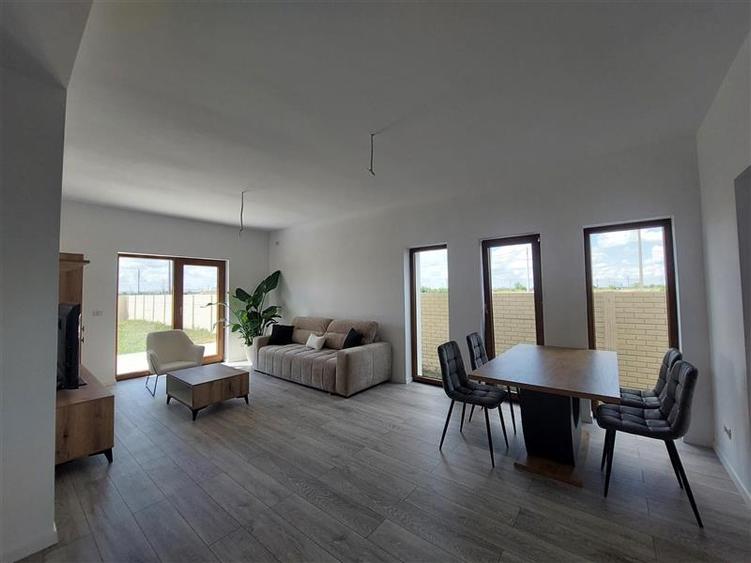 Duplex cu 4 camere cu Canalizare în Vladimirescu