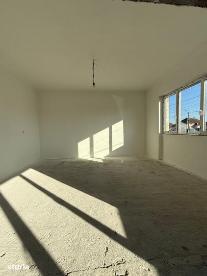 Casă cu 5 camere cu Teren 700 Mp în Ardud