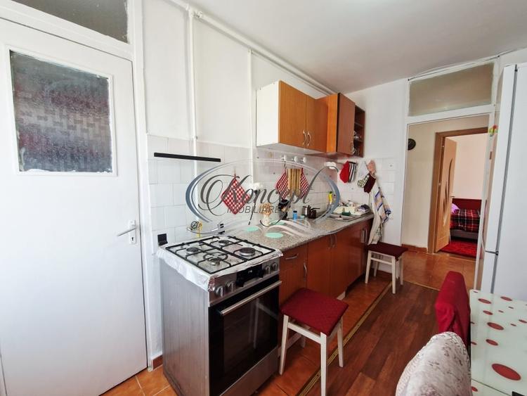 Apartament cu 3 camere decomandat, mobilat în Zorilor