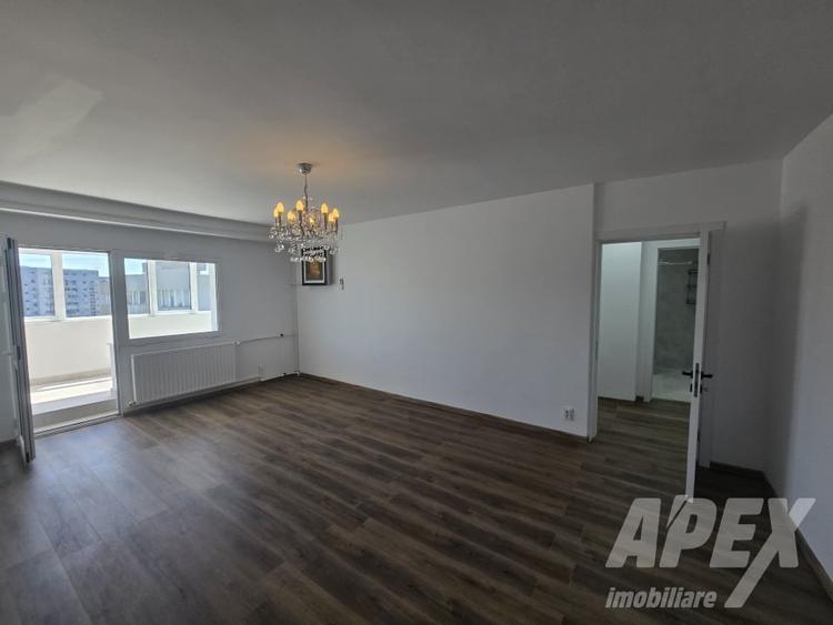 Apartament cu 2 camere semidecomandat, mobilat în Decebal