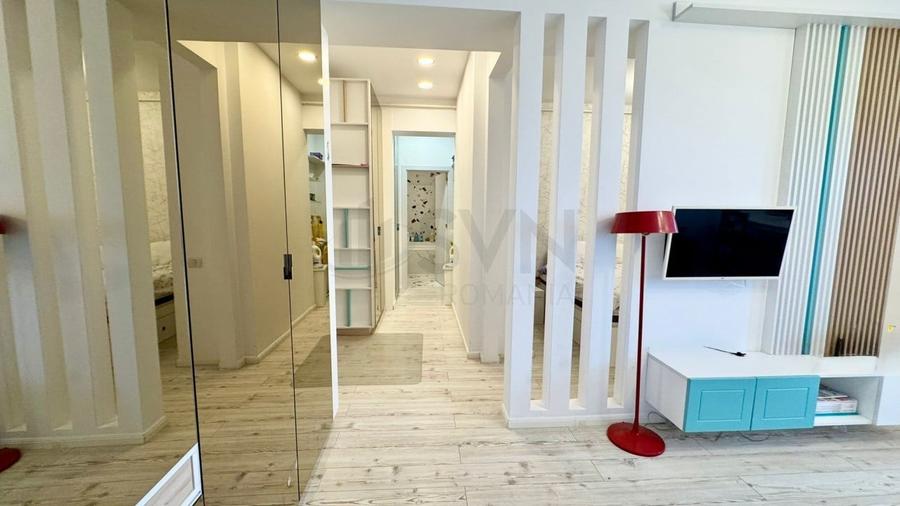 Apartament cu 2 camere semidecomandat, mobilat în Tei