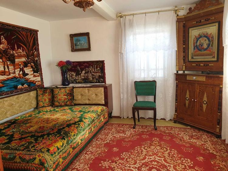 Casă cu 4 camere cu Teren 1853 Mp în Sarichioi