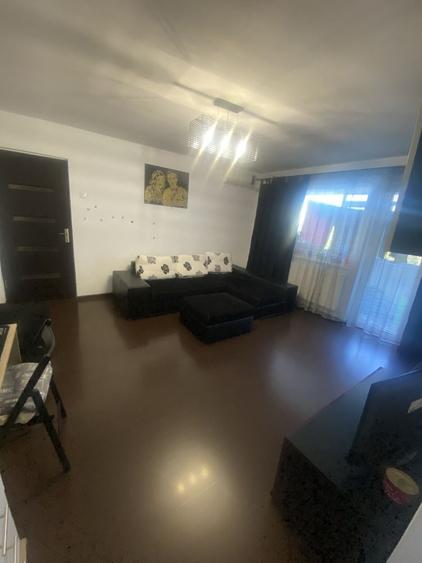 Apartament cu 2 camere semidecomandat în Carrefour