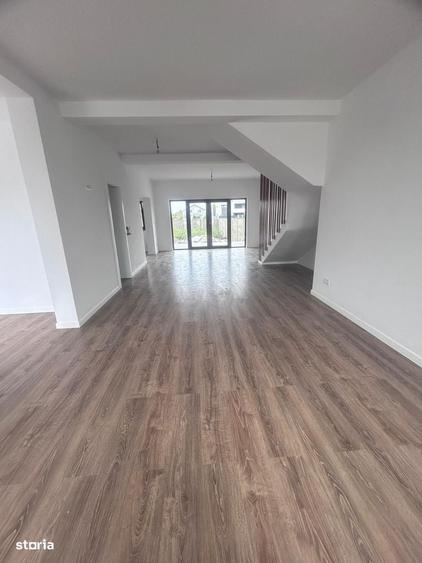 Casă cu 3 camere în Vladimirescu