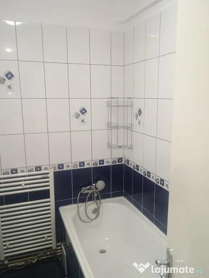 Apartament cu 2 camere decomandat în Tractorul