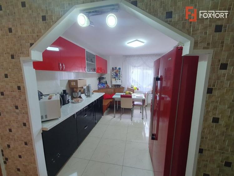 Apartament cu 4 camere decomandat, mobilat în Plăvăț II