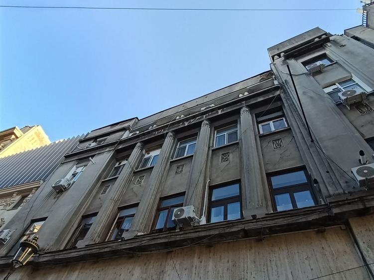 Garsonieră decomandată în Calea Victoriei