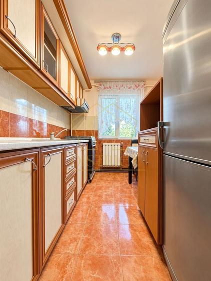 Apartament cu 3 camere decomandat, mobilat în Girocului