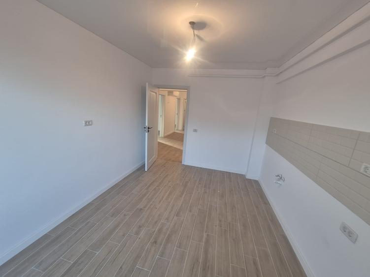 Apartament cu 3 camere decomandat în Nicolina