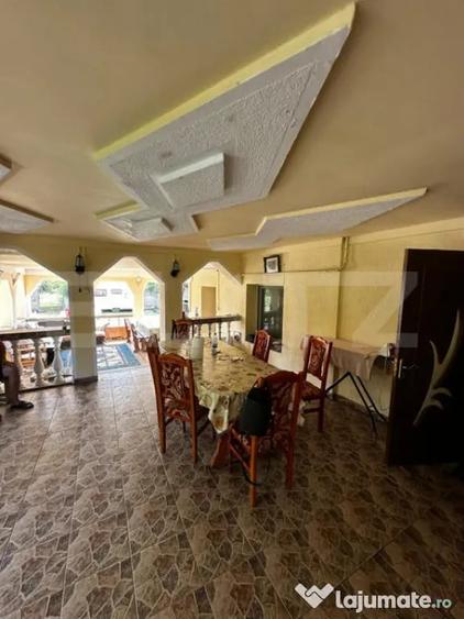 Casă cu 4 camere cu Teren 2400 Mp în Central