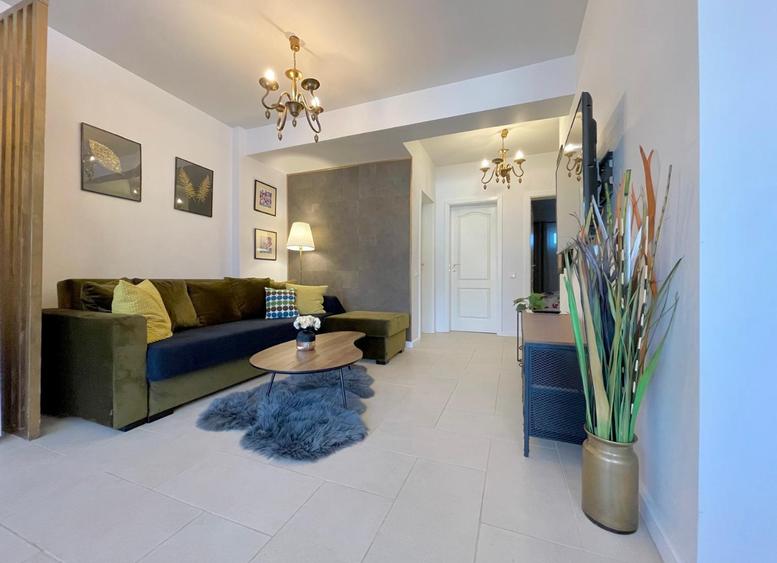 Apartament cu 3 camere decomandat, mobilat în Central