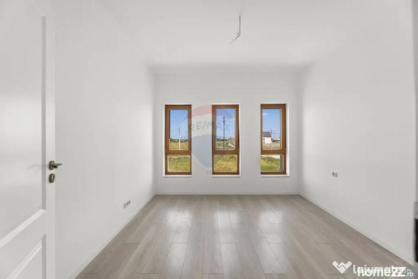Casă cu 4 camere cu Teren 400 Mp în Vladimirescu