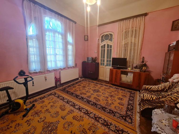 Casă cu 2 camere în Central
