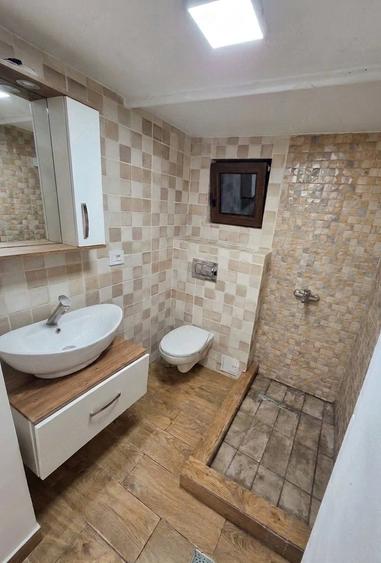 Casă cu 5 camere cu Teren 1578 Mp în Poiana Horea
