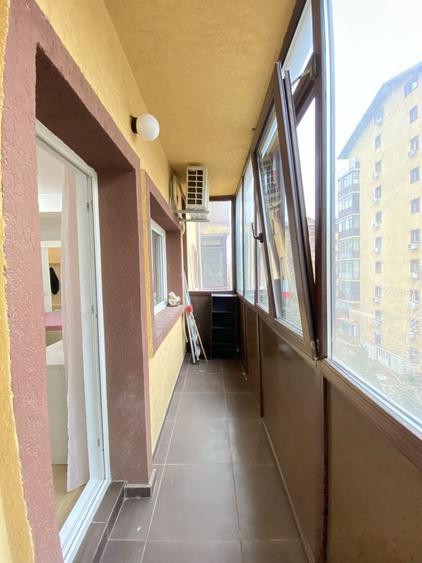 Garsonieră decomandată în Roșu