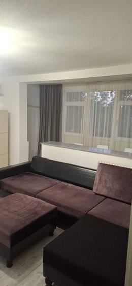 Apartament cu 3 camere semidecomandat în Alexandru Obregia