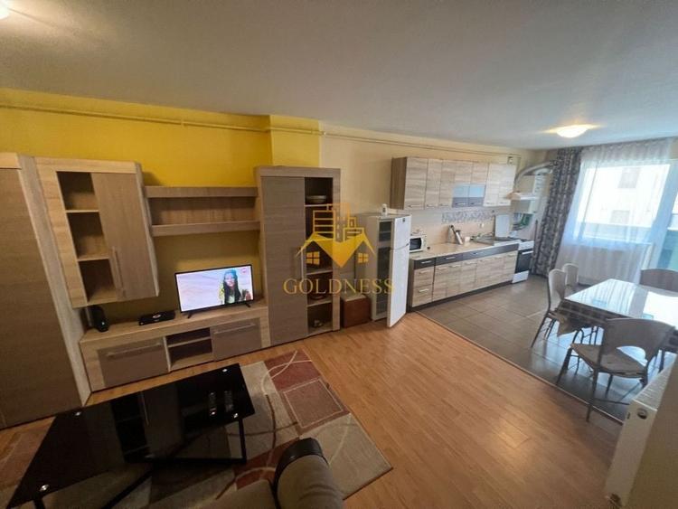 Apartament cu 3 camere semidecomandat, mobilat în Dâmbul Rotund