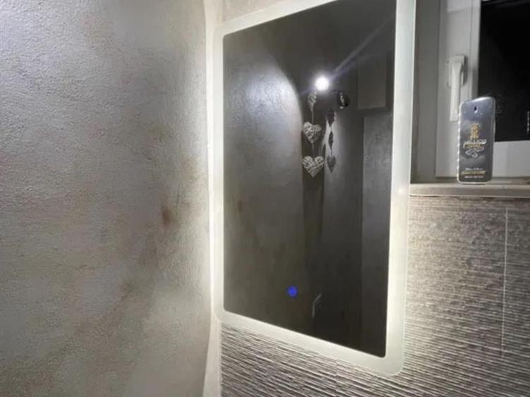 Apartament cu 2 camere semidecomandat în Ostra