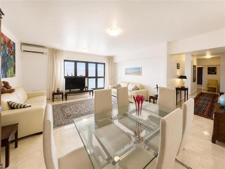 Apartament cu 3 camere decomandat, mobilat în Centrul Civic