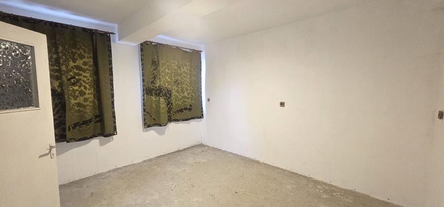 Spațiu comercial, de 40.110000610352 mp, în Port