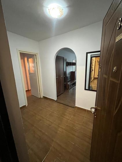 Apartament cu 3 camere decomandat, mobilat în Central