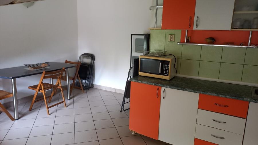 Apartament cu 3 camere decomandat în Exterior Vest
