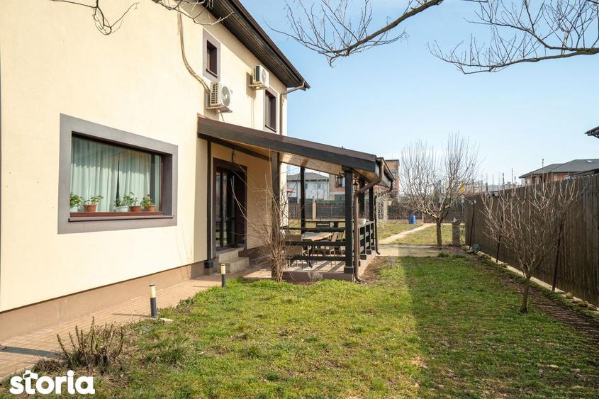 Casă cu 7 camere cu Garaj în Brănești