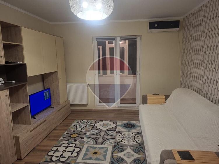 Apartament cu 2 camere semidecomandat în Baza 3