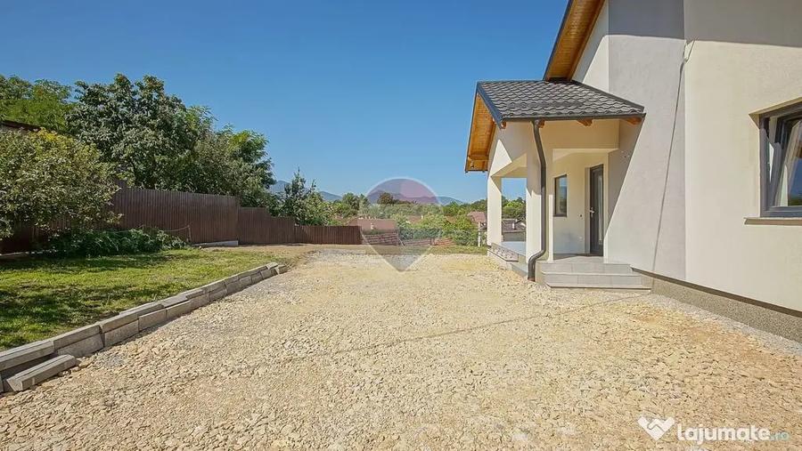 Casă cu 3 camere cu Teren 426 Mp în Tărlungeni