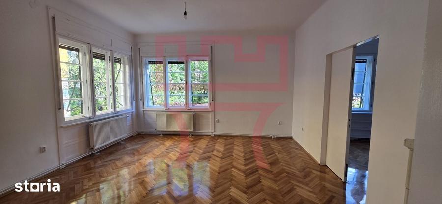 Apartament cu 5 camere în Central
