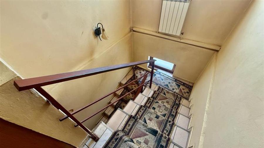 Casă cu 8 camere cu Teren 250 Mp în Păcurari