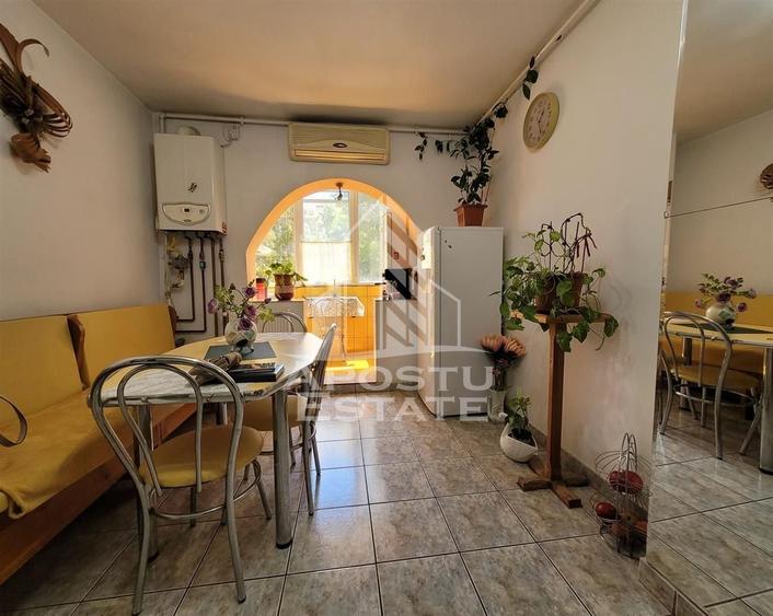 Apartament cu 3 camere decomandat, mobilat în Aradului