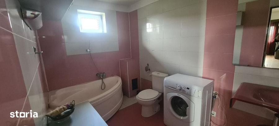 Casă cu 5 camere cu Teren 2500 Mp în Ghercești