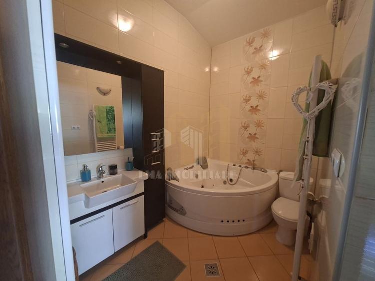 Casă individuală cu 10 camere cu Canalizare în Lunca Calnicului