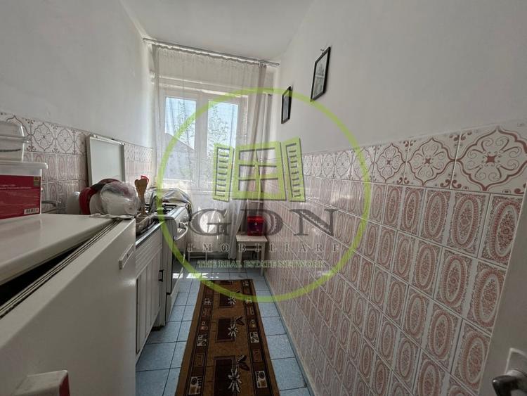 Apartament cu 2 camere semidecomandat, mobilat în Craiovița Nouă