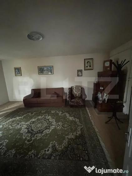 Casă cu 3 camere cu Teren 2700 Mp în Central