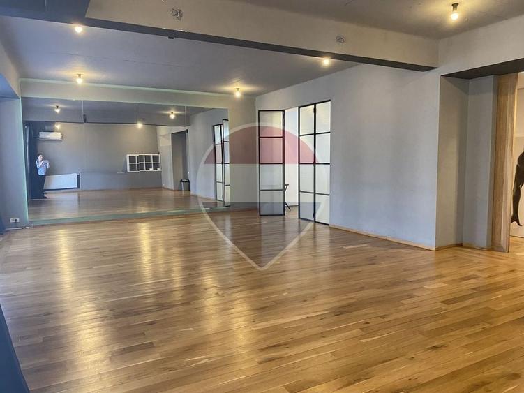 Apartament cu 4 camere decomandat, mobilat în Dacia