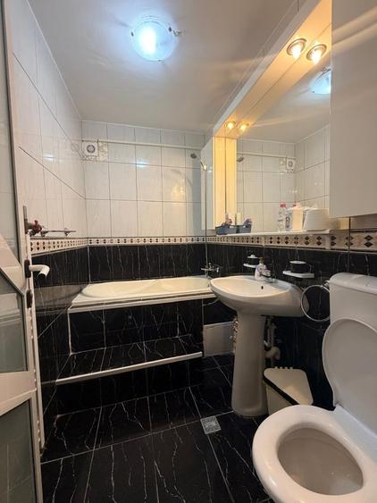 Apartament semidecomandat în Baba Novac