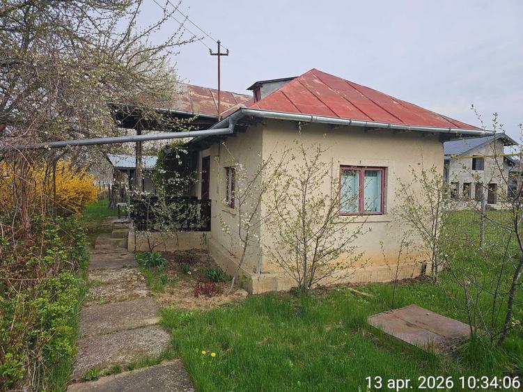 Casă cu 3 camere în Bălțești