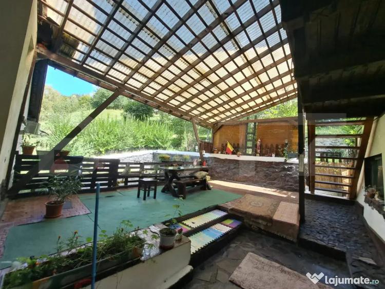 Casă cu 4 camere cu Teren 1209 Mp în Moieciu