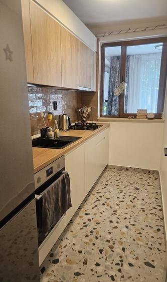 Apartament cu 2 camere decomandat în Pajura