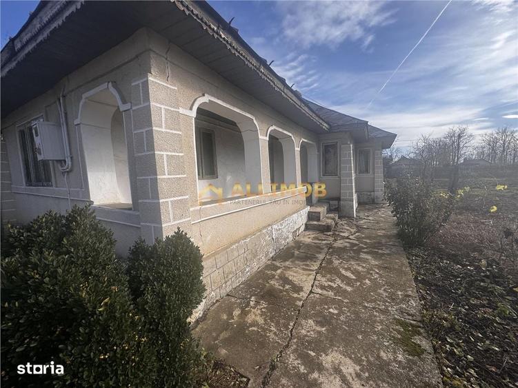 Casă cu 4 camere în Fulga