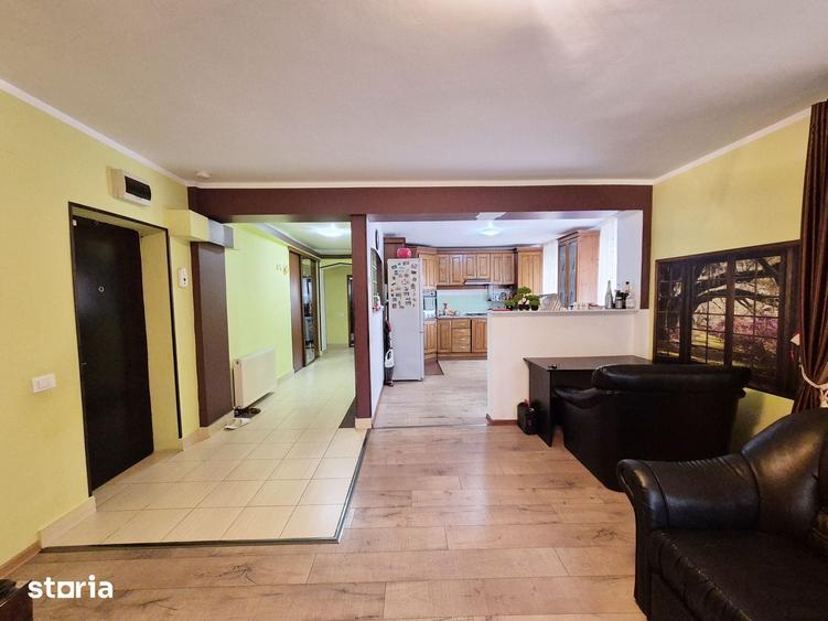 Apartament cu 4 camere decomandat în Calea Romanului