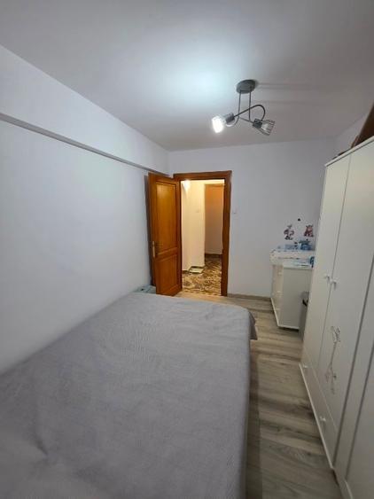 Apartament cu 3 camere decomandat, mobilat în Central
