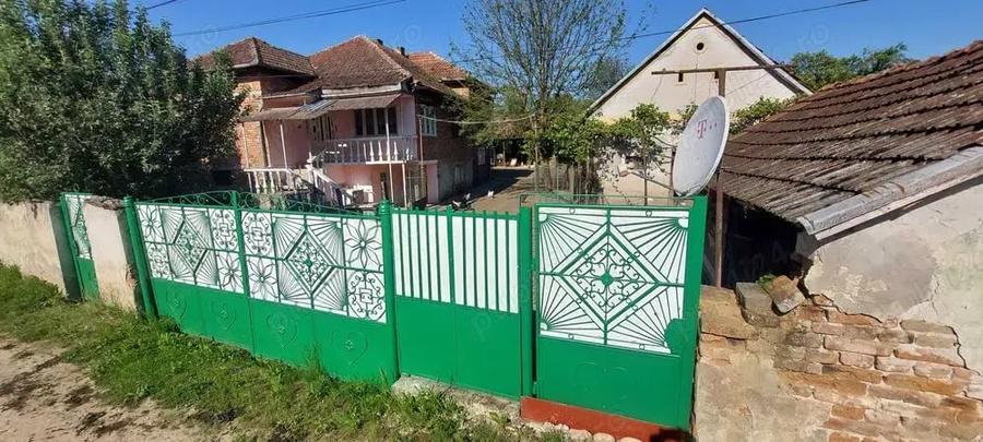 Casă cu 6 camere cu Teren 1500 Mp în Valea