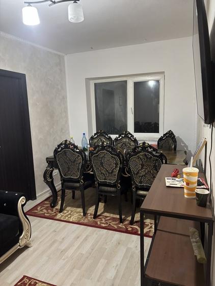 Apartament cu 3 camere semidecomandat în Micro 14
