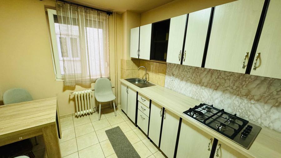Apartament cu 3 camere decomandat, mobilat în Ultracentral