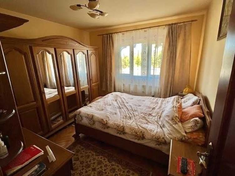 Apartament cu 3 camere decomandat în Vasile Aaron